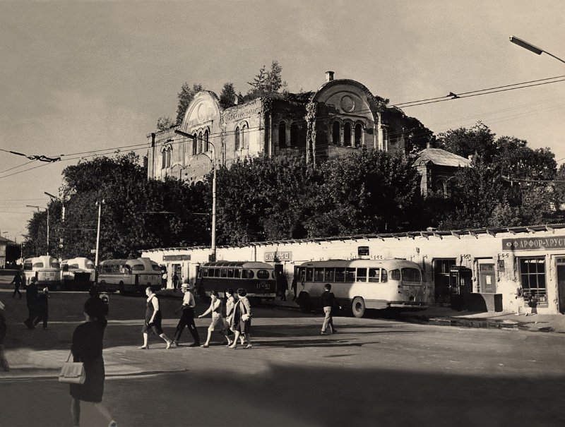 Руины Новопокровского собора перед его сносом в 1968 г.