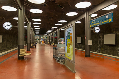 Платформа подземной станции Arlanda Södra скоростного поезда Arlanda Express