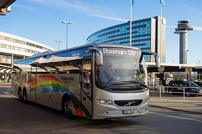 Трансферный автобус Flygbussarna у терминала 4 аэропорта Arlanda