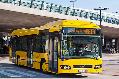 Автобус-шаттл маршрута Parkeringsbuss BETA у терминала 5 аэропорта Arlanda